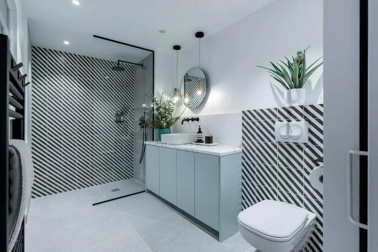 L'Abeille - Boutique Apartments Nice 4*,